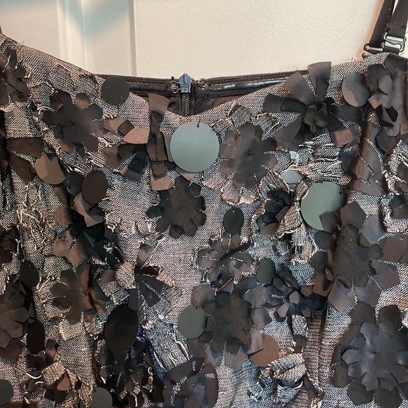 Little Black MM Couture dress with textured flowers and pockets! Size M - Picture 7 of 7